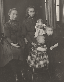 von links: Gertrud, Wilhemine, Otto und Erna Wasmuth, Aufnahme 1911