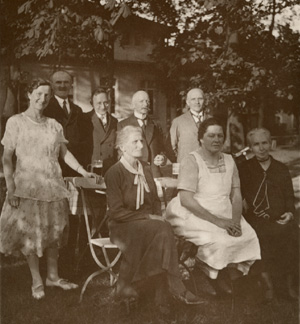 v. links: Elise Knittel geb. Hepe, Wilhelm Kuhn, Arthur Knittel, Pauline Kuhn geb. Knittel, Heinrich Knittel, Friedrich Knittel, Marta Pätzold geb. Knittel, Margarethe Knittel